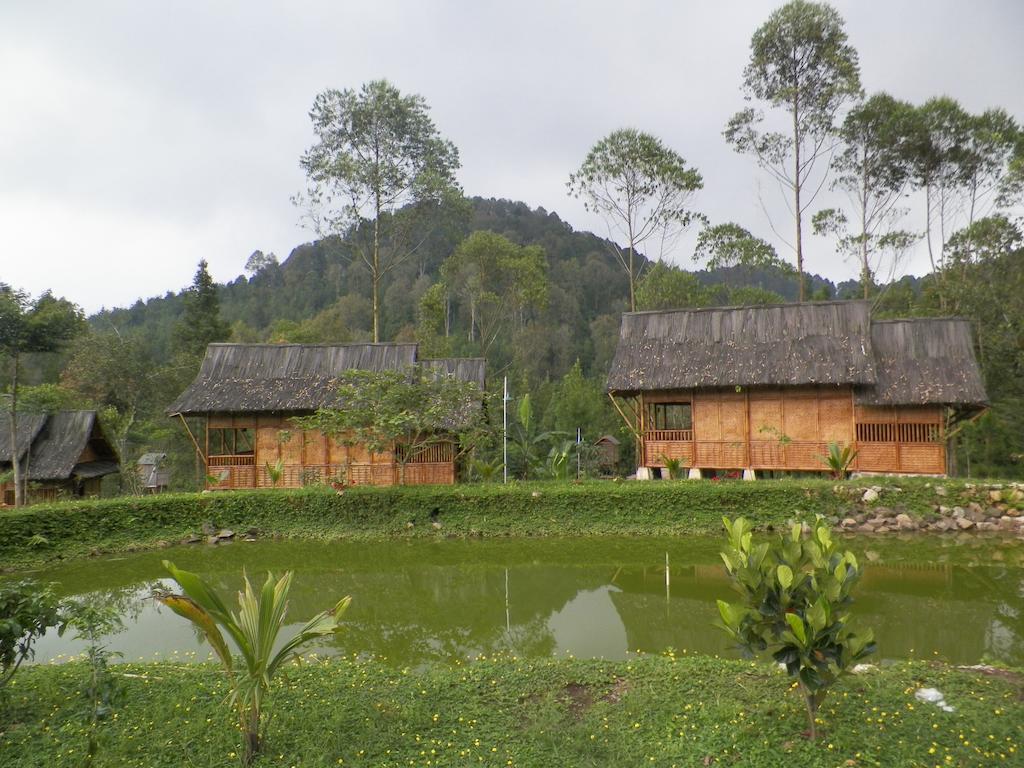 Villa Kampung Karuhun Sutan Raja Bandung Exterior foto